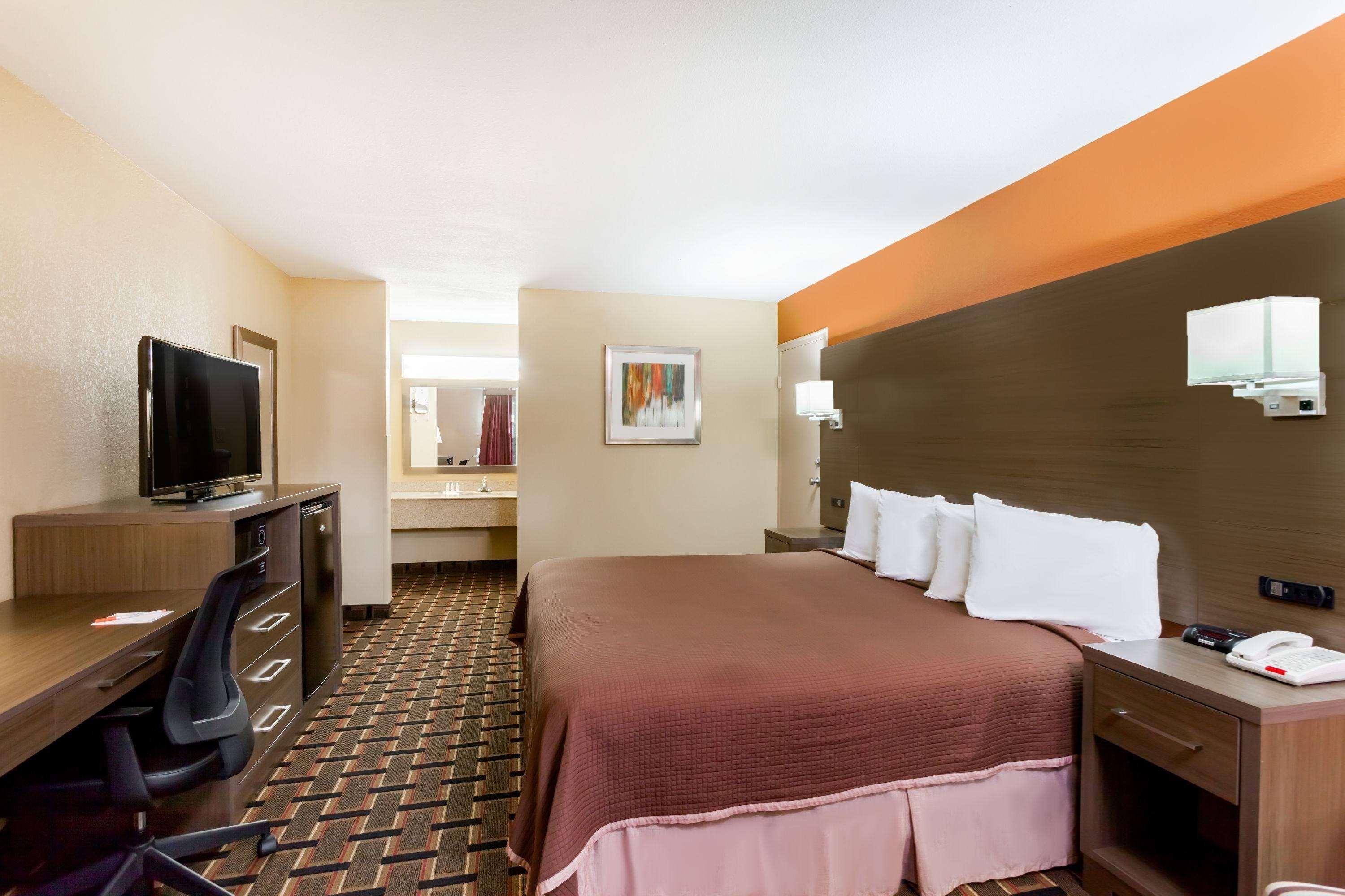 Howard Johnson By Wyndham Hotel 2*